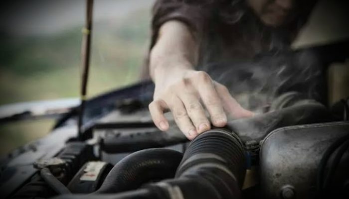 Perlukah Kap Mesin Mobil Dibuka Saat Berhenti di Rest Area? Begini Penjelasannya