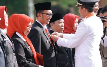 Abdul Salam Terima Satyalancana Karya Satya 10 Tahun, Disematkan Langsung Bupati Ogan Ilir