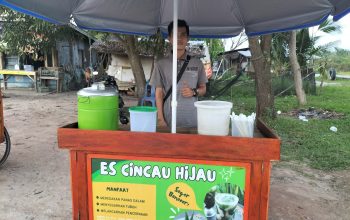 Pedagang Es Cendol di Perempatan Tanjung Senai Bertahan di Tengah Sepinya Pembeli