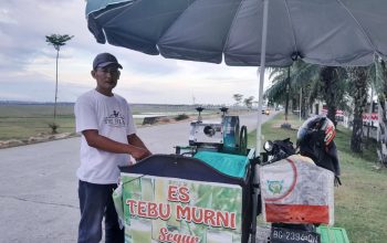 Kisah Reza, Memilih Hidup dari Menjual Es Tebu di Tanjung Senai