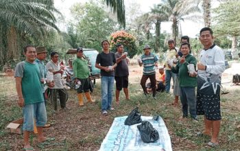 Warga Arisan Gading Kompak Gotong Royong Bersihkan TPU, Kades: Inilah Rumah Kita Nanti