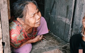 Komariyati, Lansia Buta di Seri Tanjung Ogan Ilir, Hidupi Anak ODGJ dan Bertahan dengan BLT Rp300 Ribu