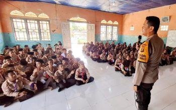 Polsek Pemulutan Sampaikan Edukasi Hukum ke Santri Ponpes Masdarul Ulum di MU Back To Camp Part IX